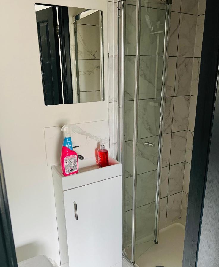 Green Lantern, Private En-Suite Double Bedroom Aveley Exterior photo
